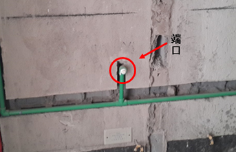 傳統(tǒng)水電：開好槽之后，直接裝入水管，水管端口有滲水會直接滲入水管槽內(nèi)，導(dǎo)致墻面滲水。